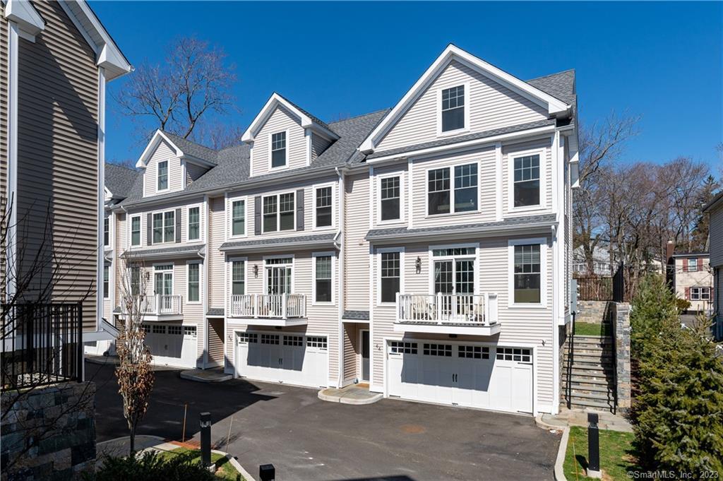 115 Colonial Road, Unit 44 Stamford, CT 06906 - Photo 1 of 1 a front view of a house with a yard