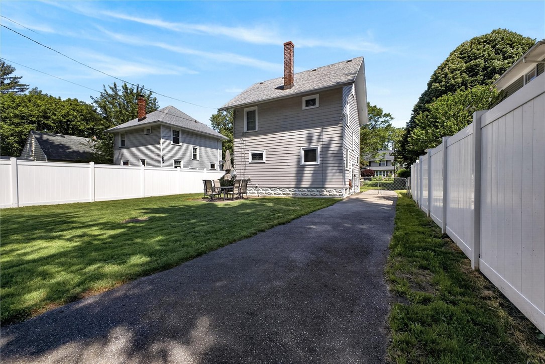 287 Versailles Road Rochester, NY 14621 - Photo 9 of 34
