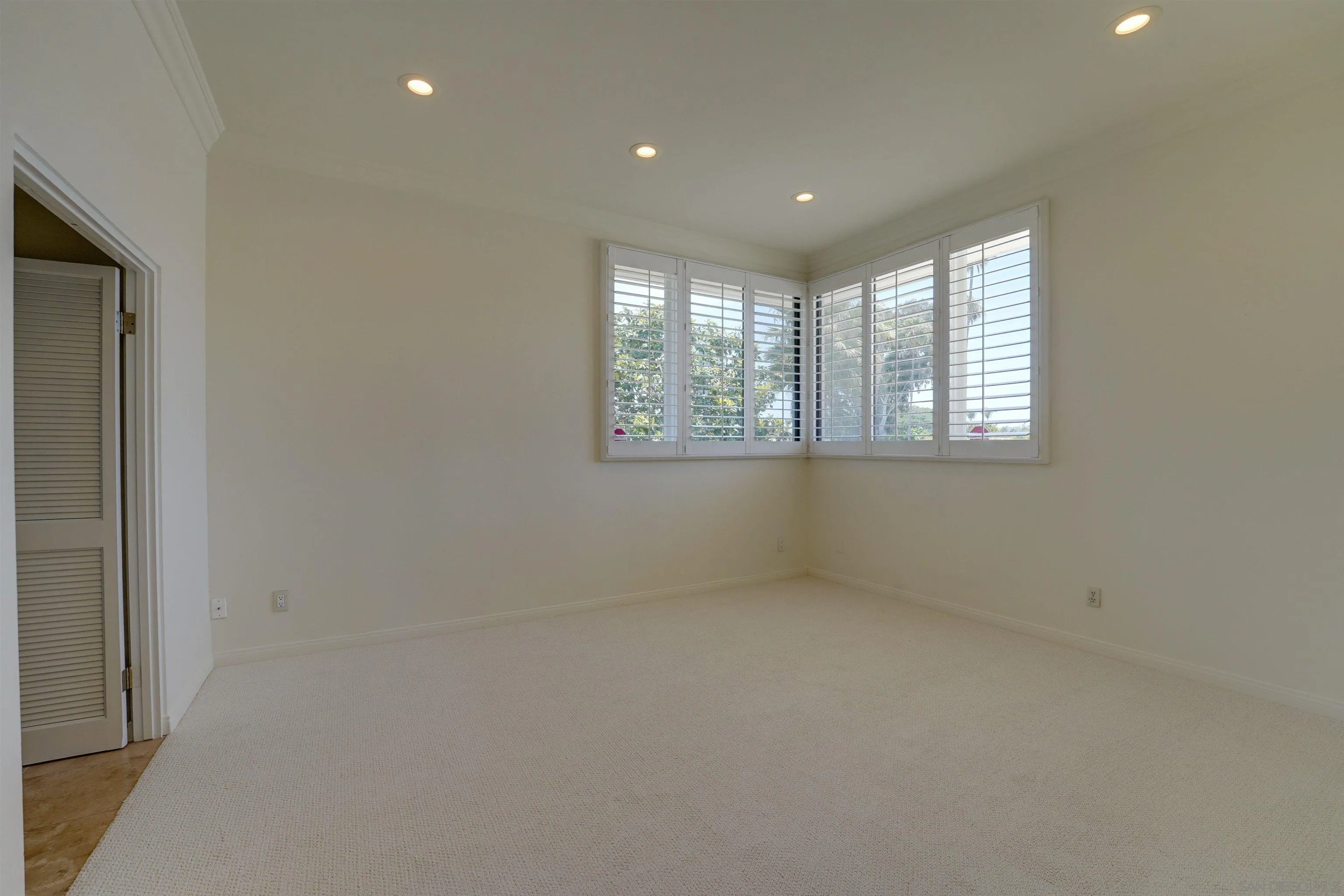 129 Cancha De Golf Rancho Santa Fe, CA 92091 - Photo 15 of 31 Primary Bedroom