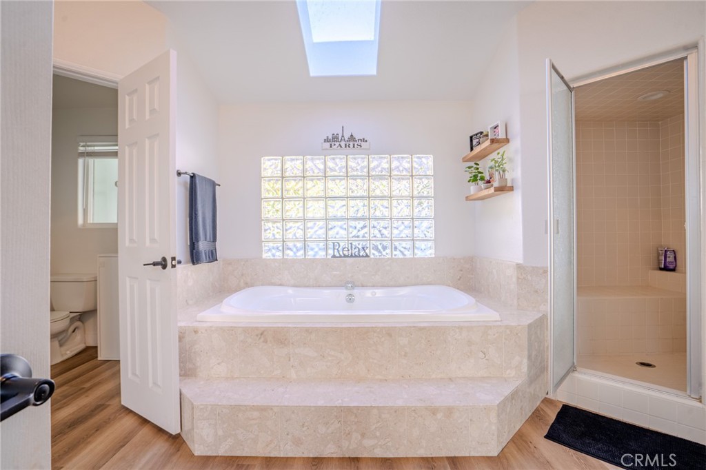 5039 West 134th Street Hawthorne, CA 90250 - Photo 21 of 30 a bathroom with bathtub and window