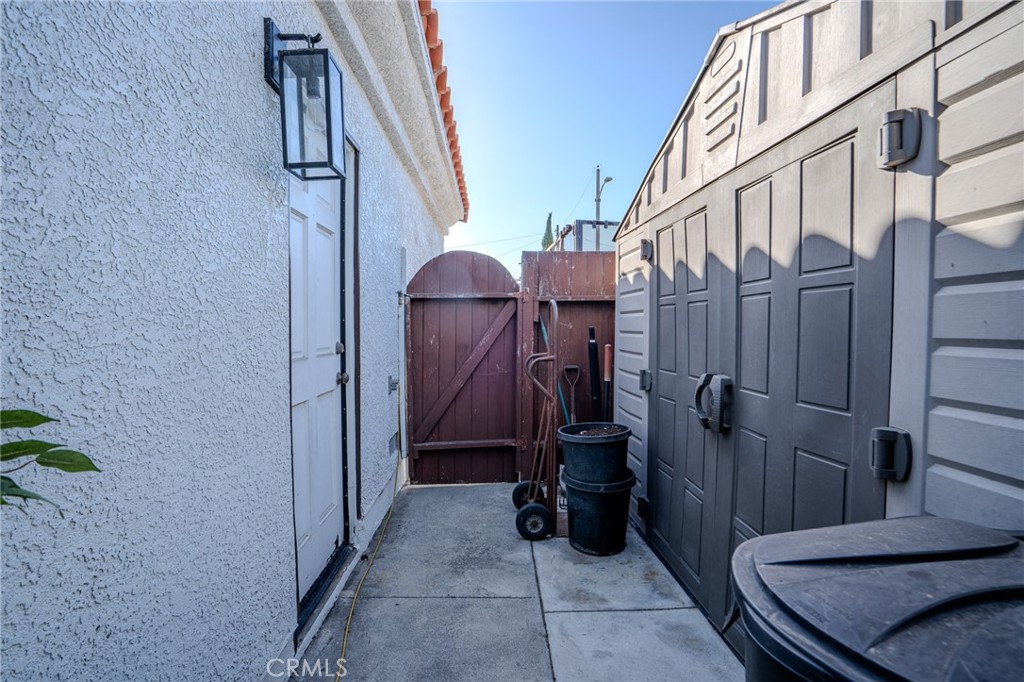 5039 West 134th Street Hawthorne, CA 90250 - Photo 29 of 30 a view of a balcony