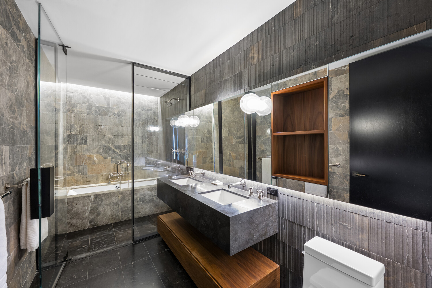 155 West 18th Street, Unit 403 Manhattan, NY 10011 - Photo 5 of 7