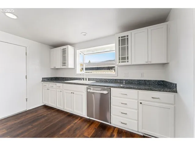 $415,000 | 3046 Crystal Mountain Avenue, Medford, OR 97504