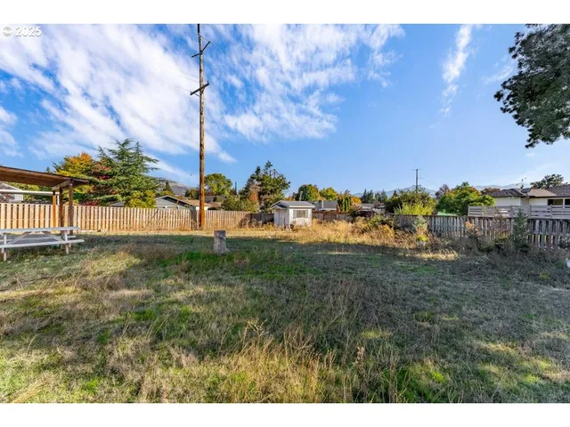 $415,000 | 3046 Crystal Mountain Avenue, Medford, OR 97504