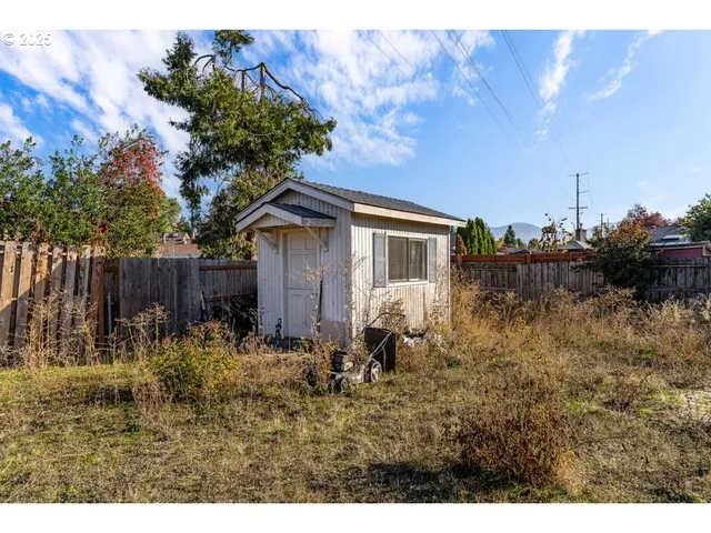 $415,000 | 3046 Crystal Mountain Avenue, Medford, OR 97504