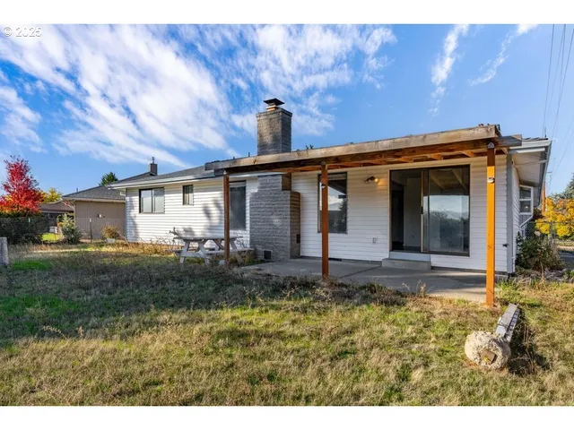 $415,000 | 3046 Crystal Mountain Avenue, Medford, OR 97504