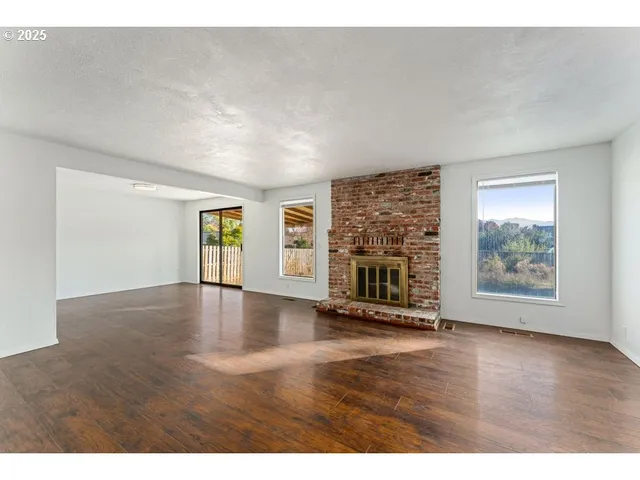 $415,000 | 3046 Crystal Mountain Avenue, Medford, OR 97504