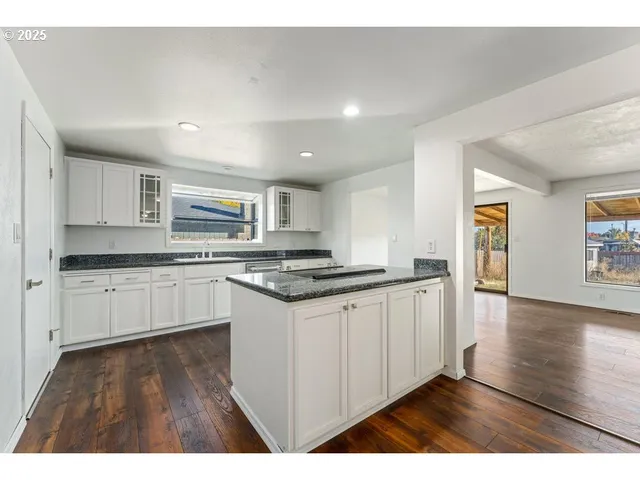 $415,000 | 3046 Crystal Mountain Avenue, Medford, OR 97504