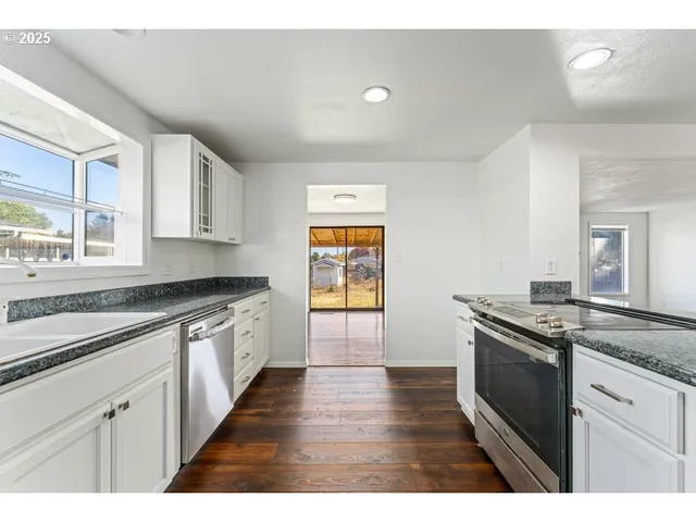 $415,000 | 3046 Crystal Mountain Avenue, Medford, OR 97504