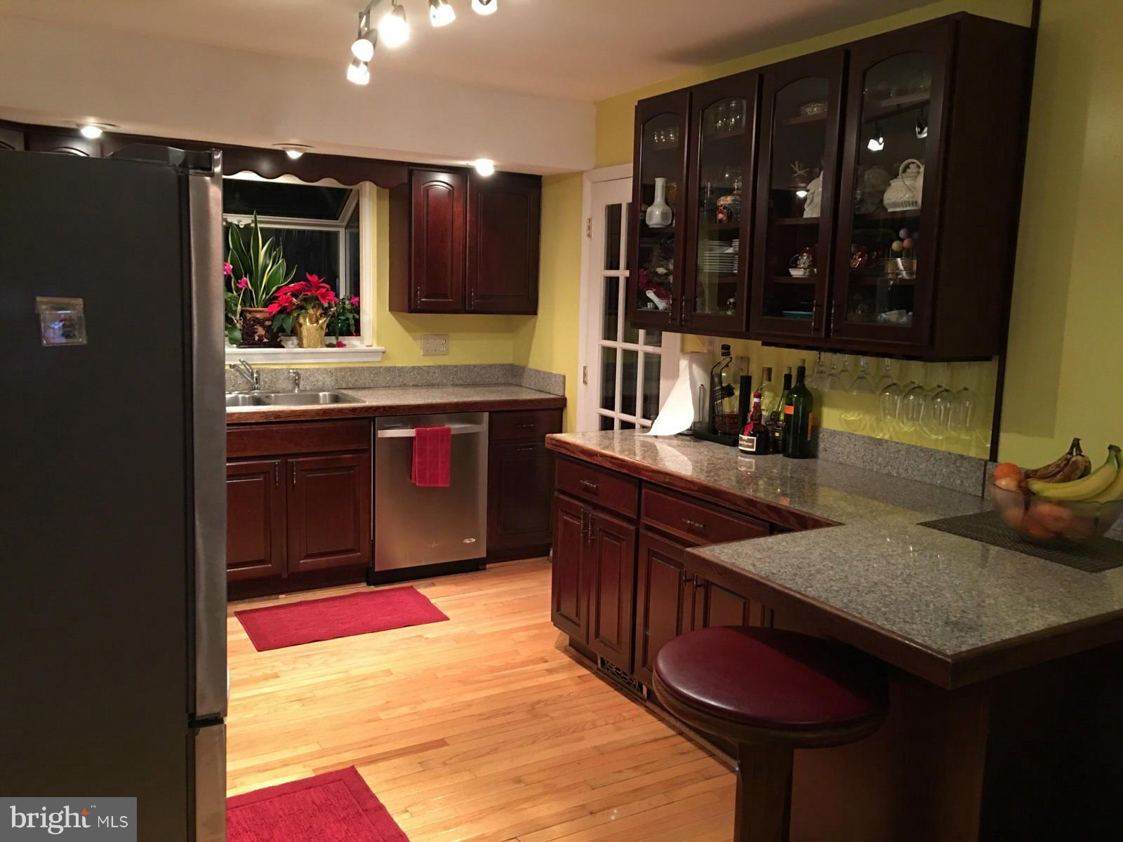 12920 Sturbridge Road Woodbridge, VA 22192 - Photo 5 of 22 Renovated kitchen w/ stainless steel appliances