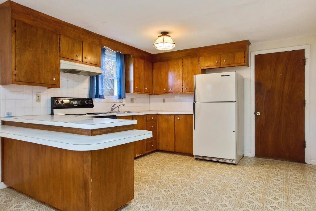 9 Thrasher Road Cape Elizabeth, ME 04107 - Photo 11 of 31 Kitchen