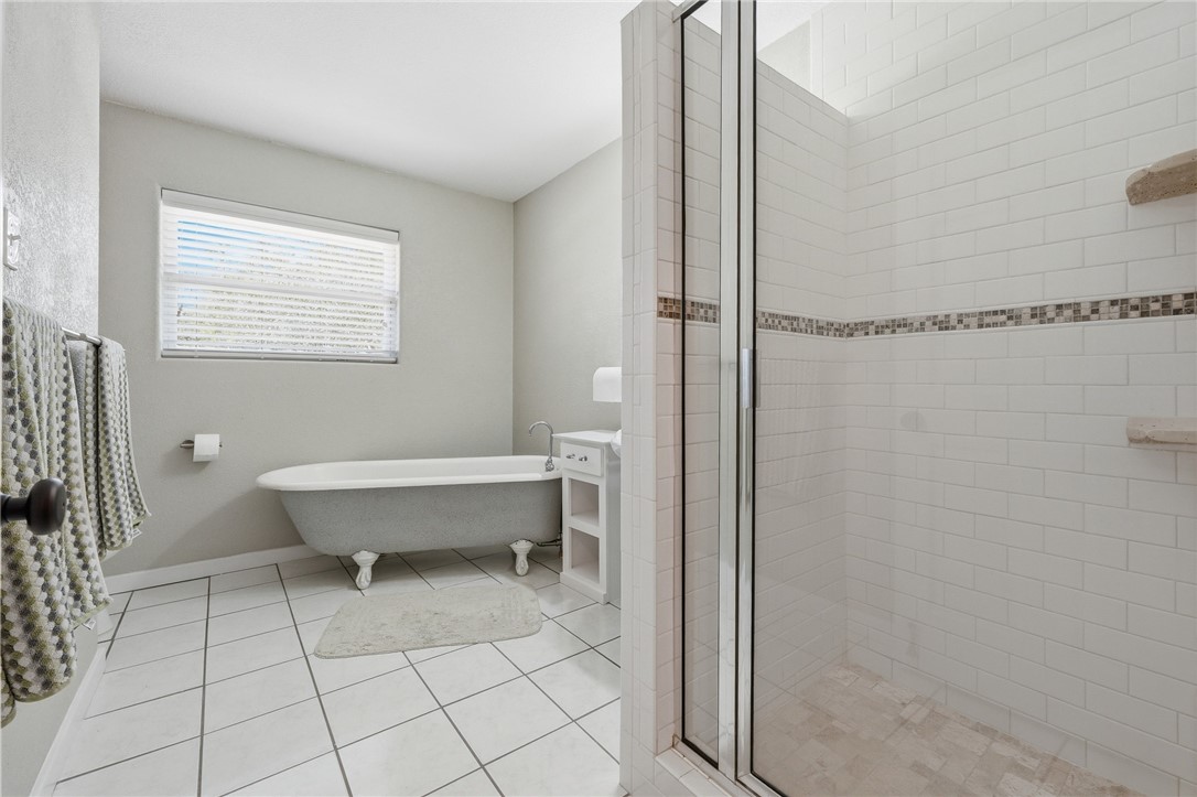 1663 Mooney Lane Ingleside, TX 78362 - Photo 23 of 35 Hall Bath