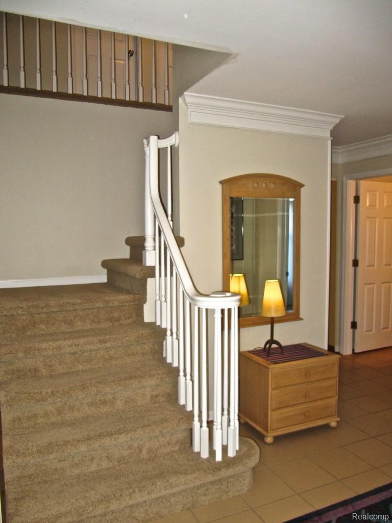 347 Lake Forest Road Rochester, MI 48309 - Photo 22 of 58 Stairway