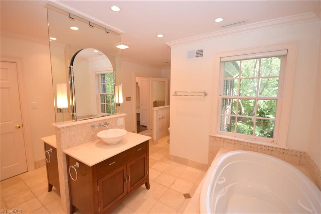 303 Arbor Road Winston-Salem, NC 27104 - Photo 7 of 26 Gallery Image 7