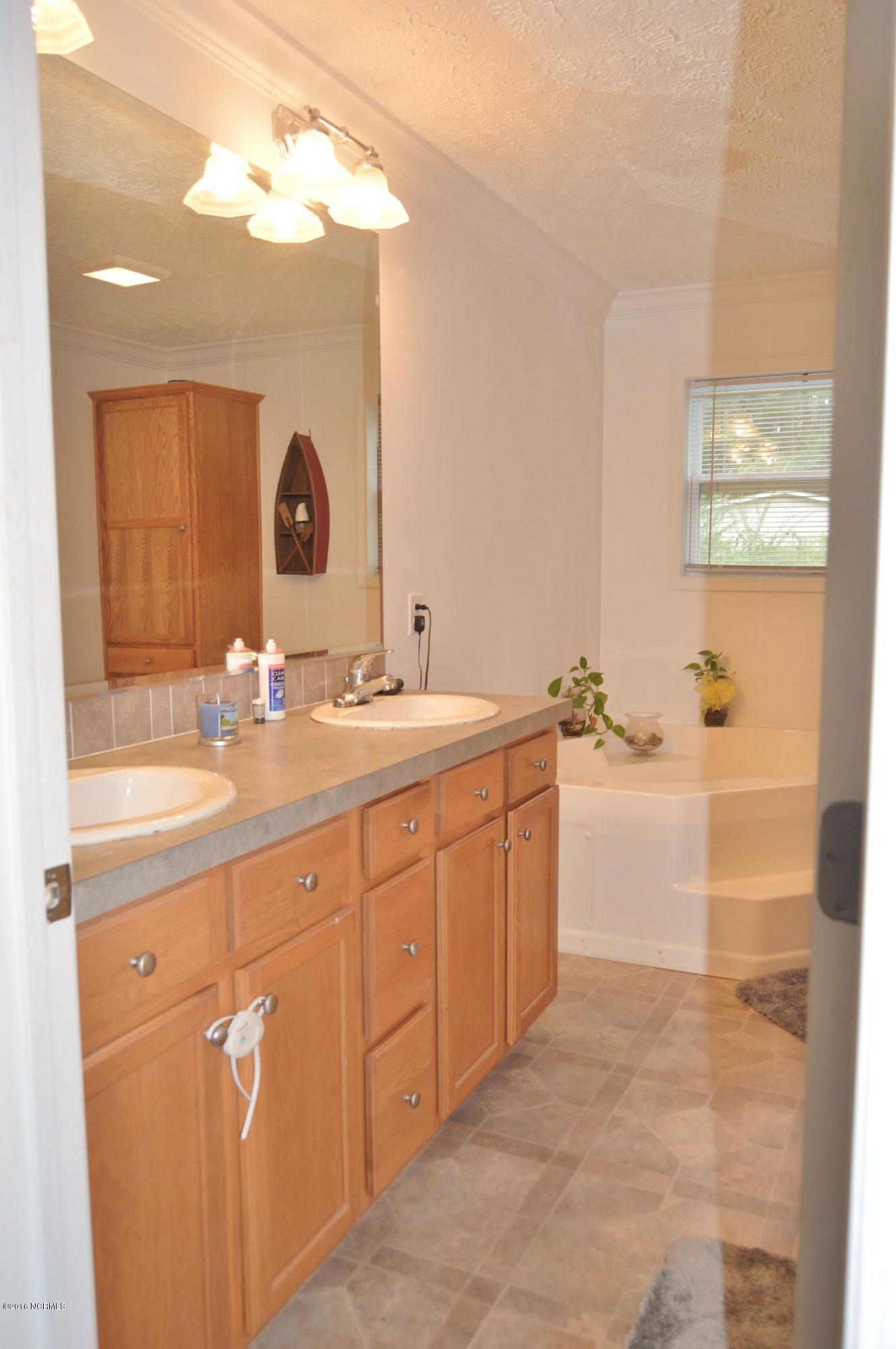 767 Pond Road Rocky Point, NC 28457 - Photo 11 of 24 master bath