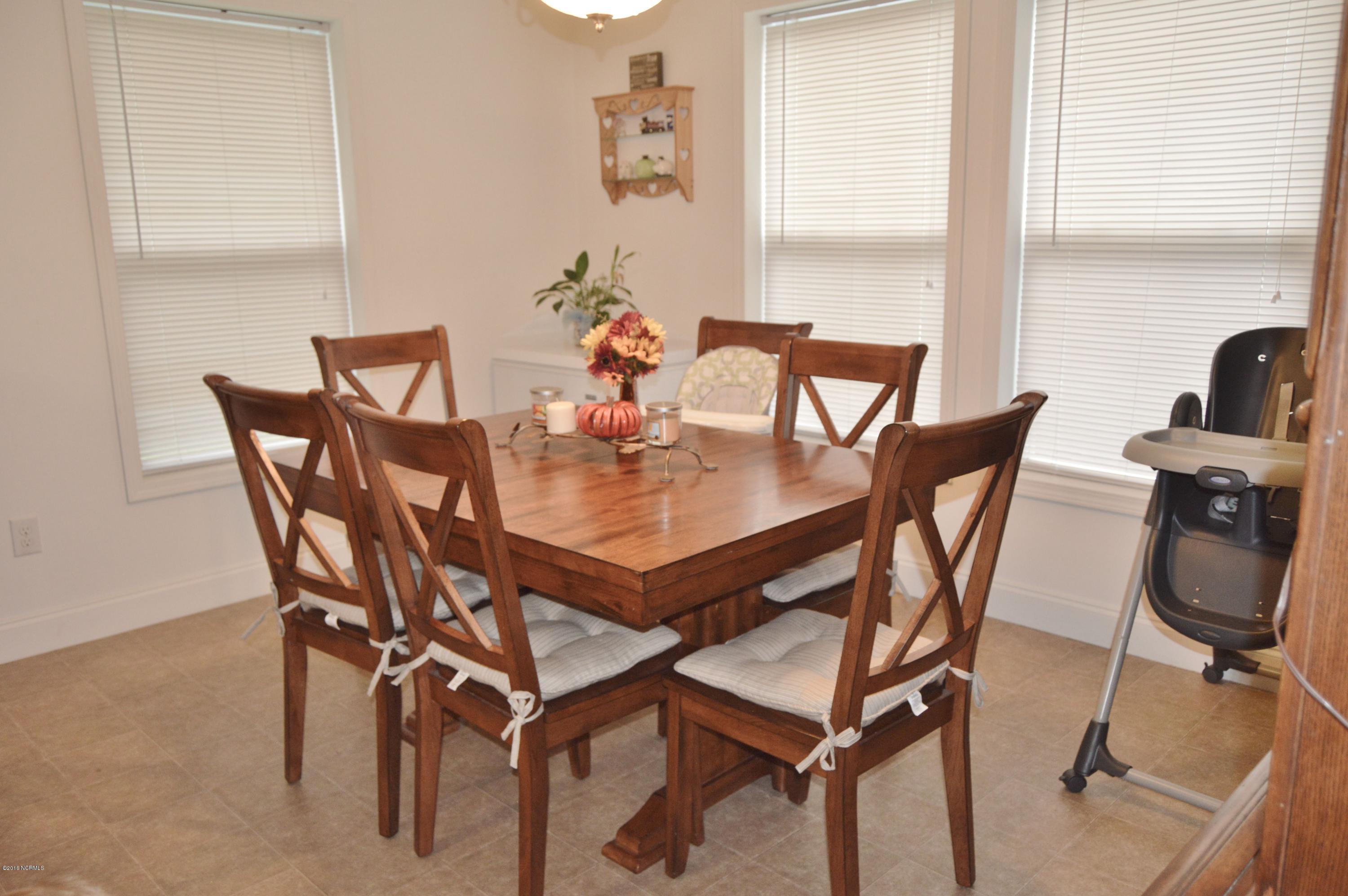 767 Pond Road Rocky Point, NC 28457 - Photo 5 of 24 dining