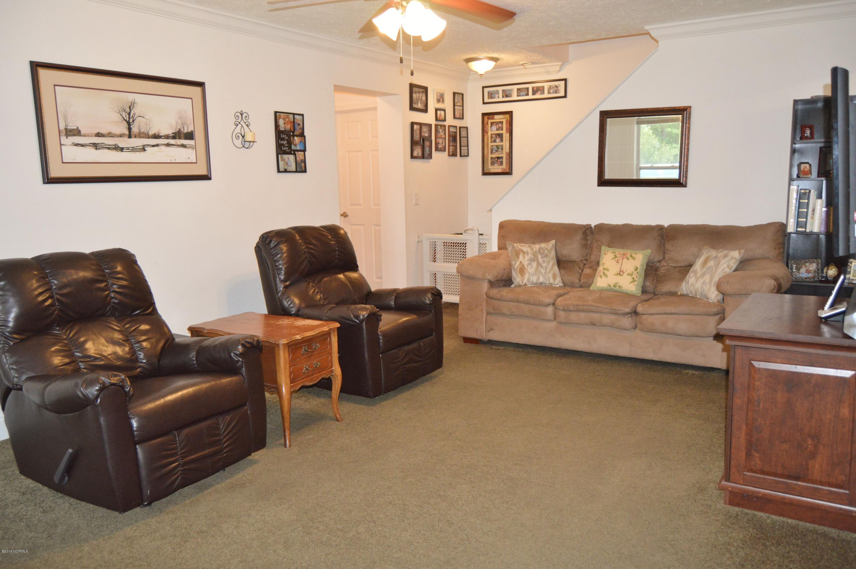 767 Pond Road Rocky Point, NC 28457 - Photo 6 of 24 living