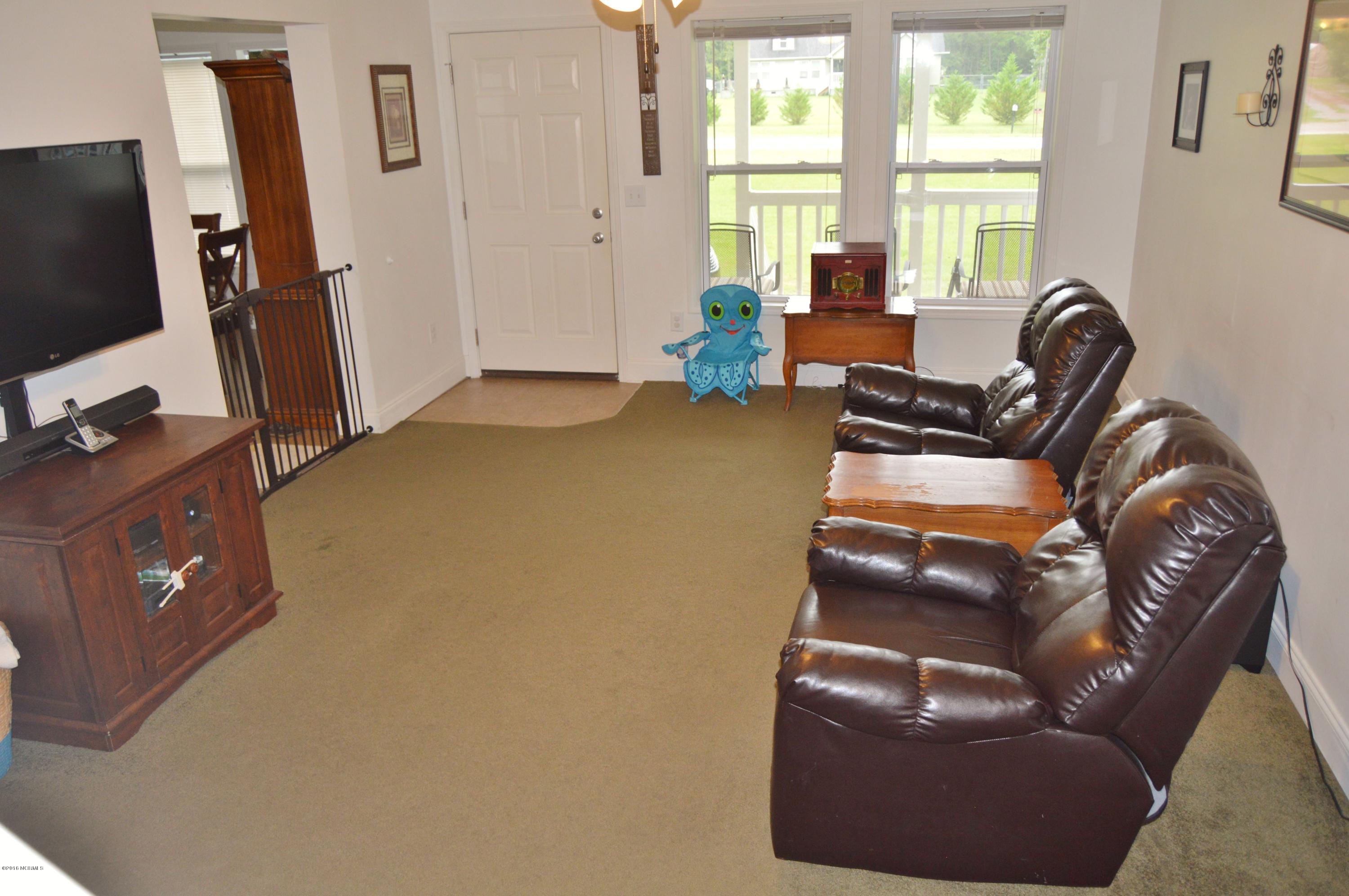 767 Pond Road Rocky Point, NC 28457 - Photo 8 of 24 living 2