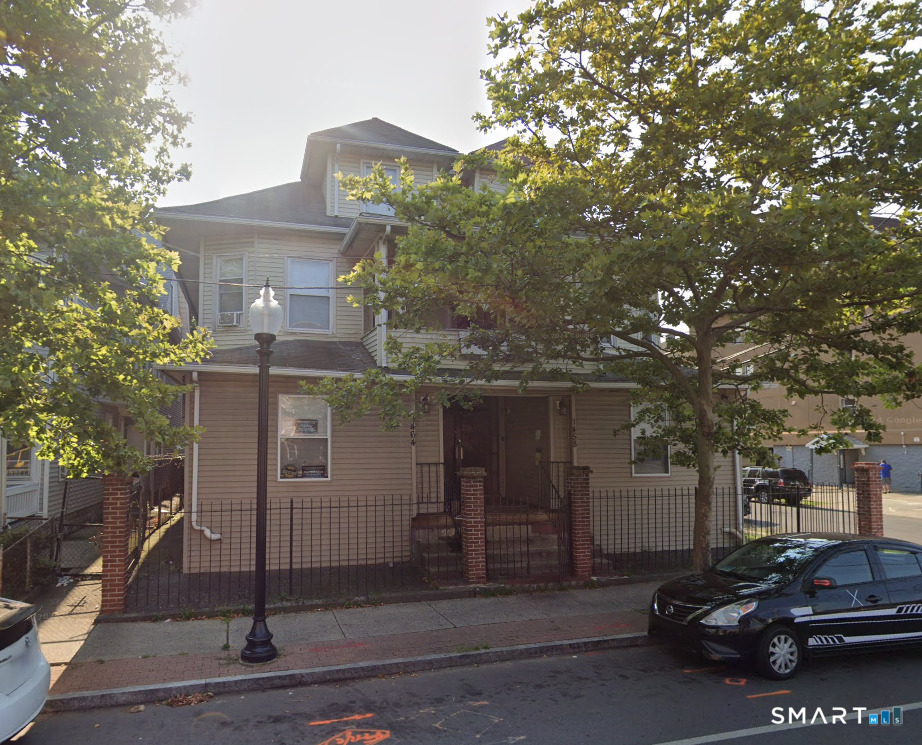 a view of a car park in front of house