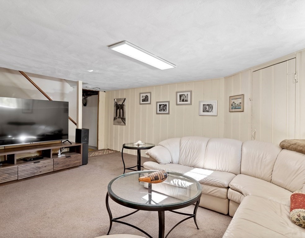 10 Thoreau Road Acton, MA 01720 - Photo 36 of 39