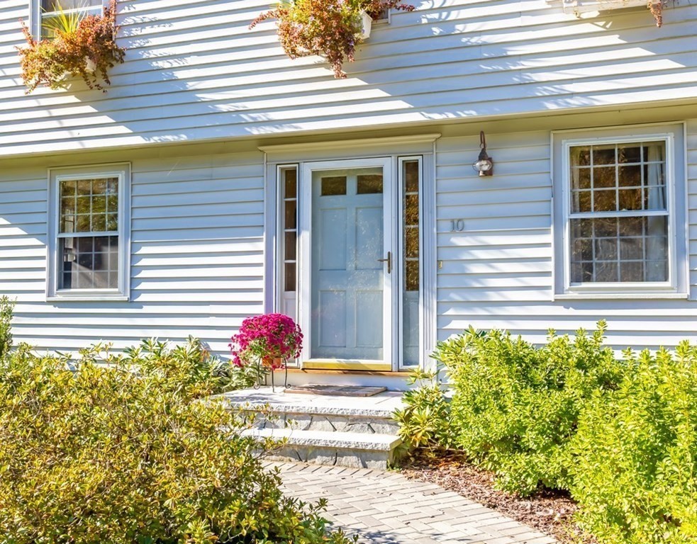 10 Thoreau Road Acton, MA 01720 - Photo 5 of 39