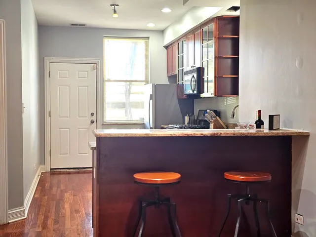 $255,000 | 1520 East Marquette Road, Unit 2B, Chicago, IL 60637