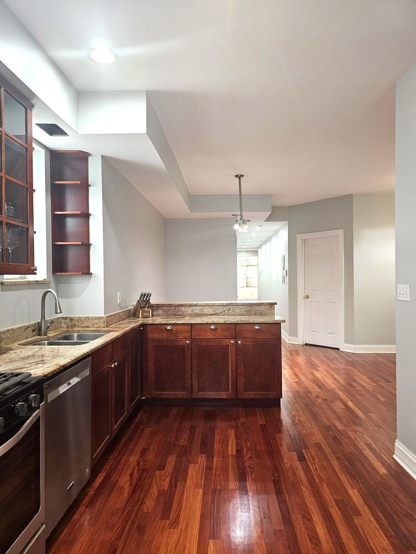 1520 East Marquette Road, Unit 2B Chicago, IL 60637 - Photo 21 of 44 a spacious bathroom with a granite countertop sink and a large mirror