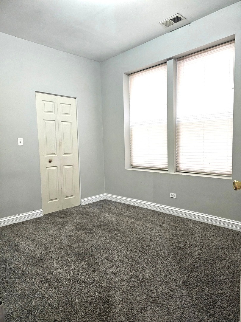 1520 East Marquette Road, Unit 2B Chicago, IL 60637 - Photo 37 of 44 an empty room with window