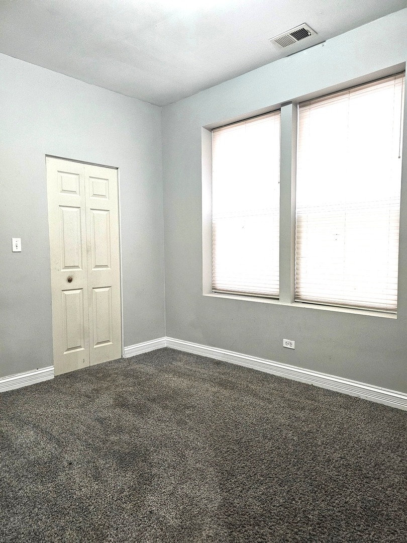 1520 East Marquette Road, Unit 2B Chicago, IL 60637 - Photo 38 of 44 an empty room with a window