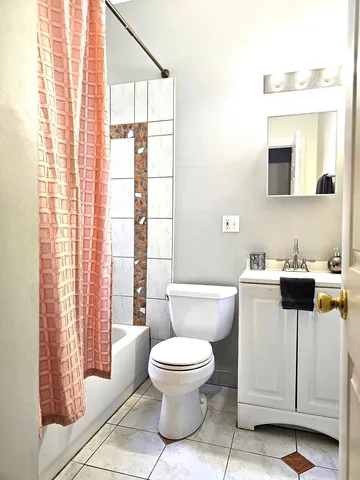 $255,000 | 1520 East Marquette Road, Unit 2B, Chicago, IL 60637