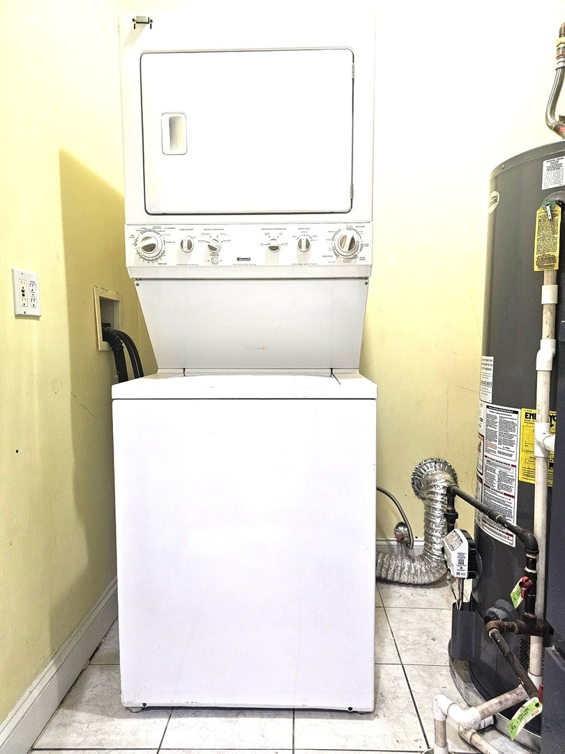 1520 East Marquette Road, Unit 2B Chicago, IL 60637 - Photo 44 of 44 a utility room with dryer and washer
