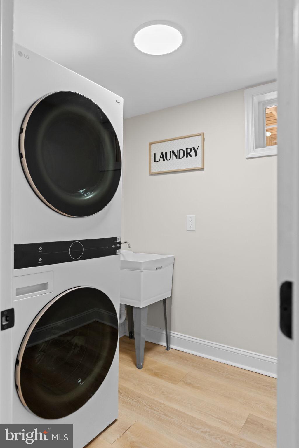 971 Stevens Lane Wayne, PA 19087 - Photo 53 of 66 a living room with a washer and dryer