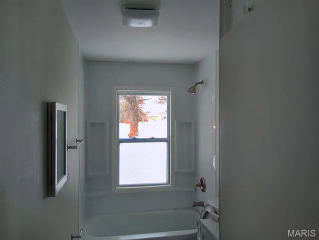 $1,560 | 9725 Medford Drive, St. Louis, MO 63136