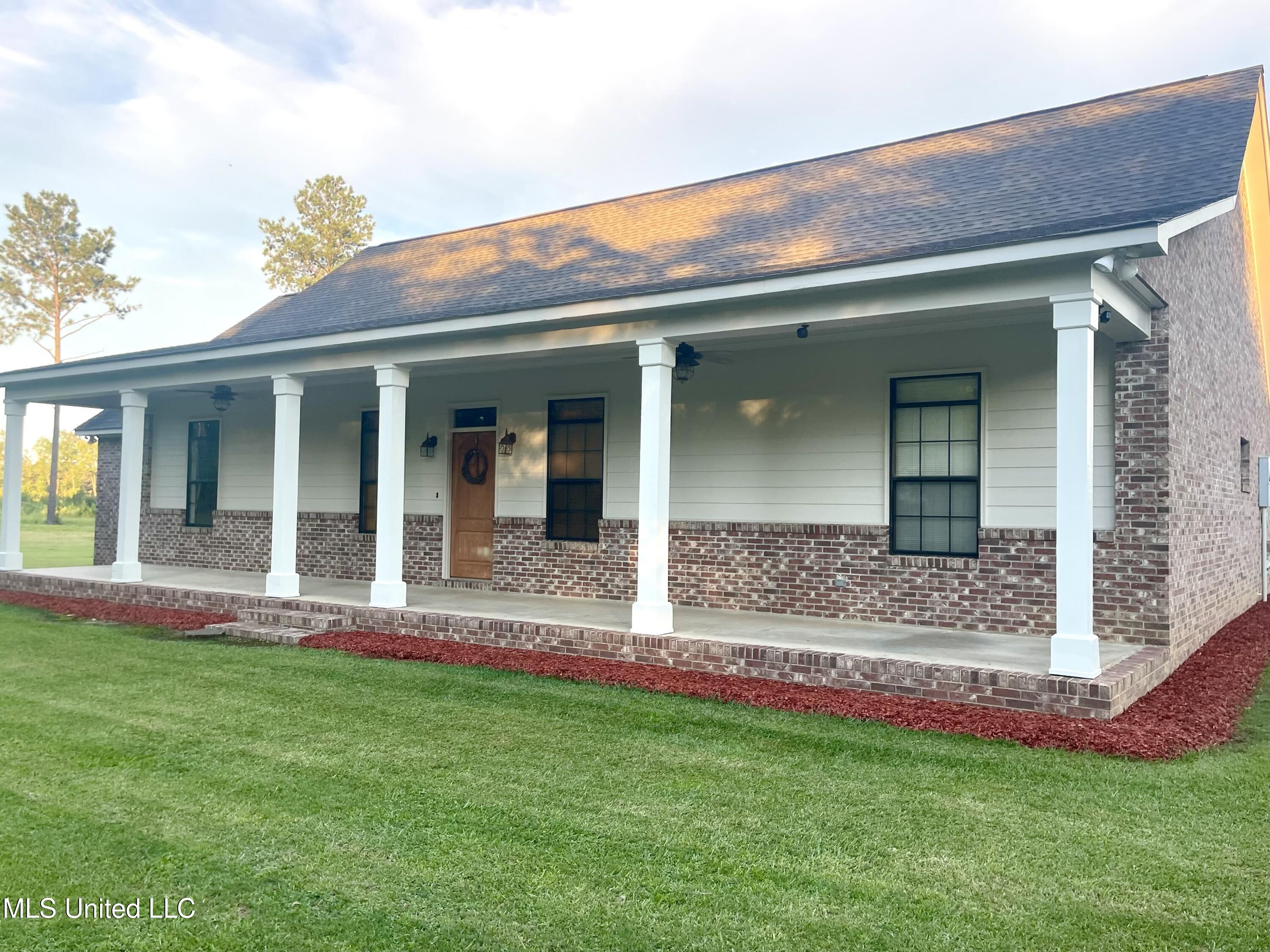 2612 Bahalia Road Northeast Wesson, MS 39191 - Photo 2 of 35 IMG_9961