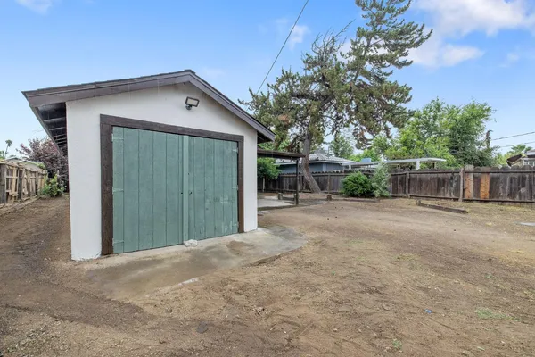 $298,200 | 524 South 6th Street, Kerman, CA 93630