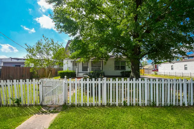 $285,000 | 2636 Lone Oak Road, Houston, TX 77093