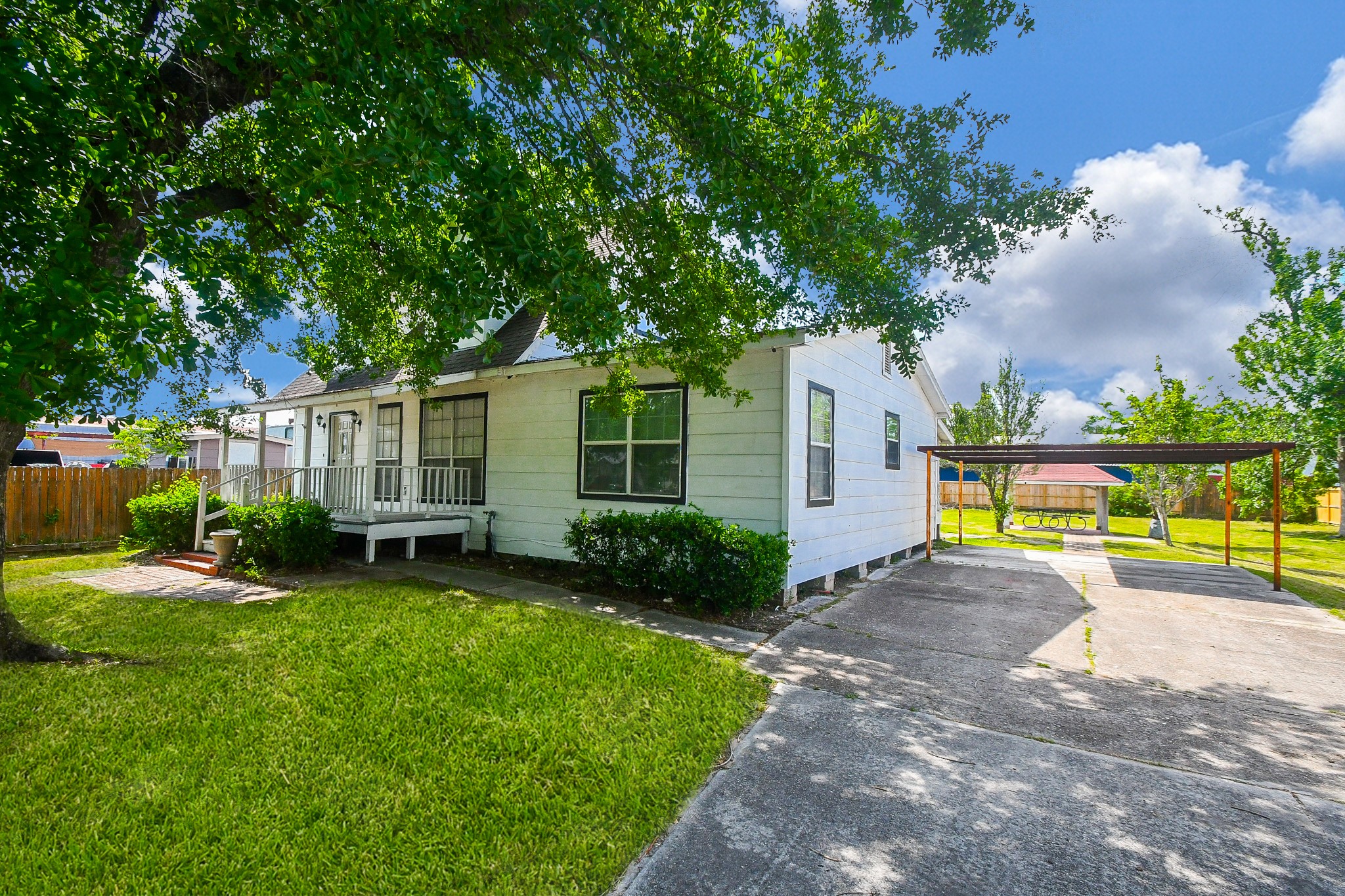 2636 Lone Oak Road Houston, TX 77093 - Photo 11 of 42 spacious driveway and ample outdoor space.