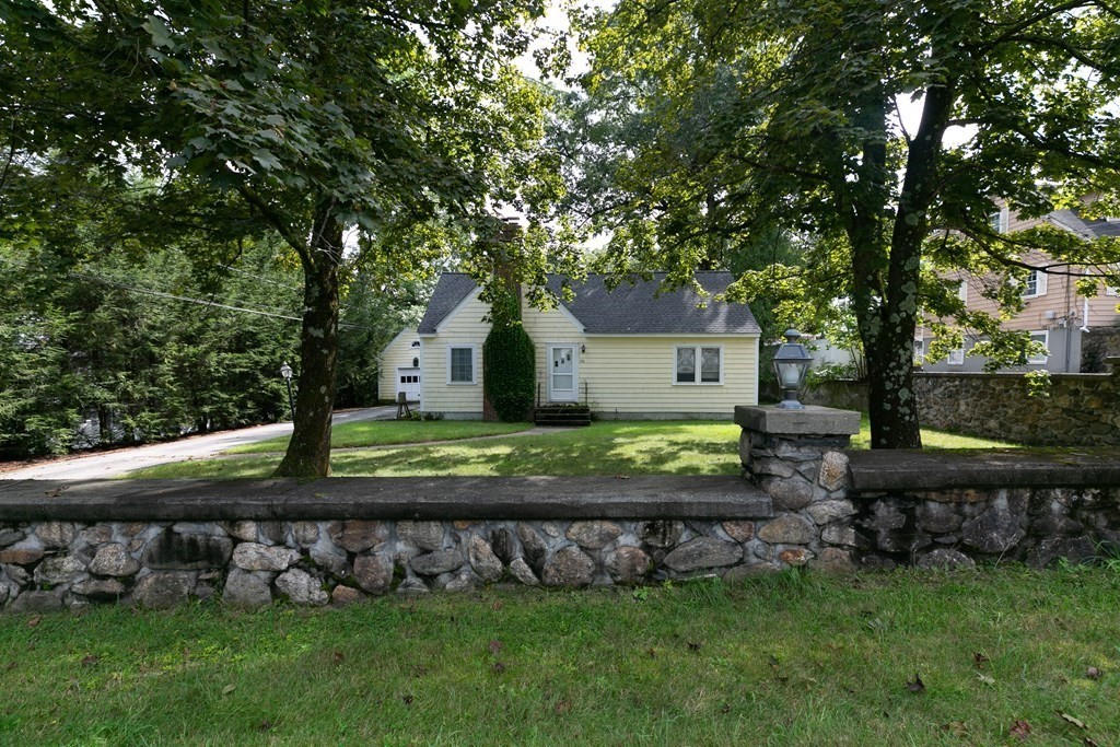 186 Sterling Road Lancaster, MA 01523 - Photo 2 of 40