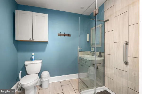 a bathroom with a toilet and a shower