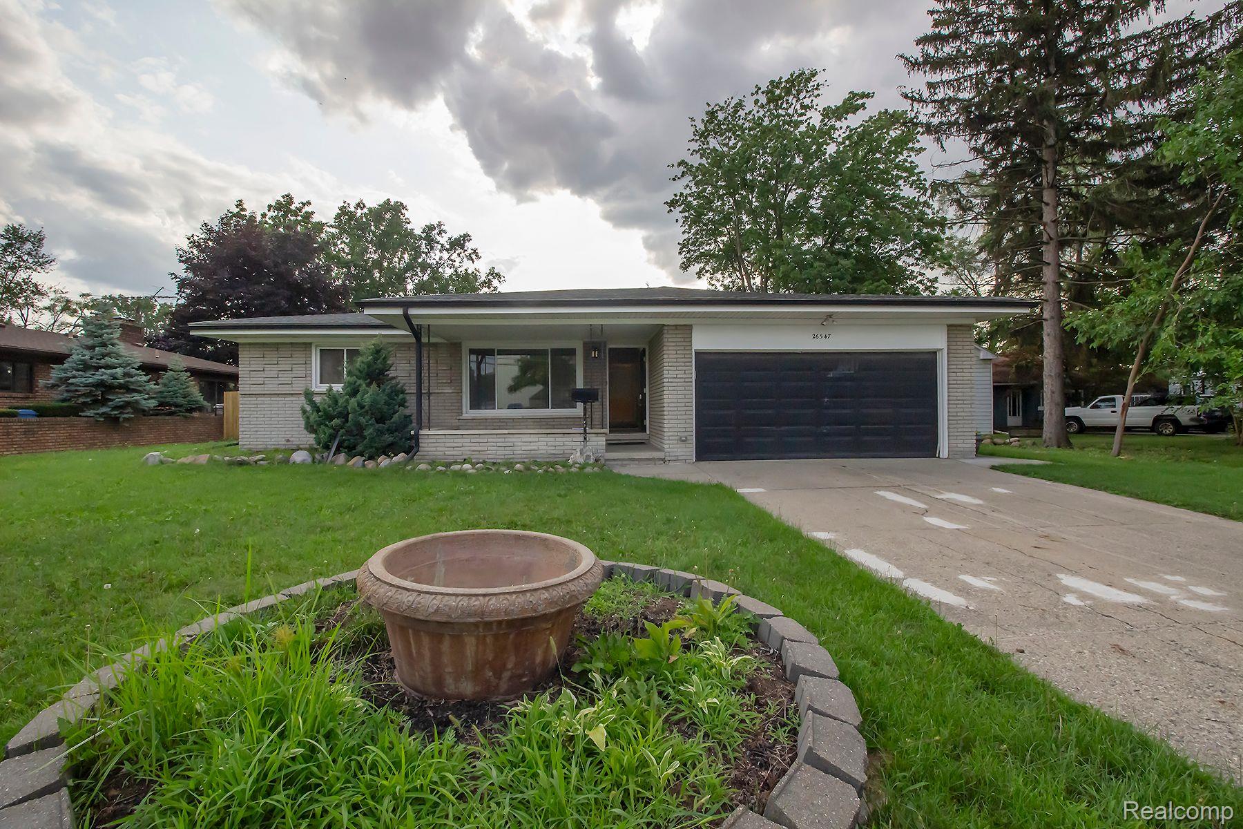 26547 Burg Road Warren, MI 48089 - Photo 2 of 34 Gallery Image 2