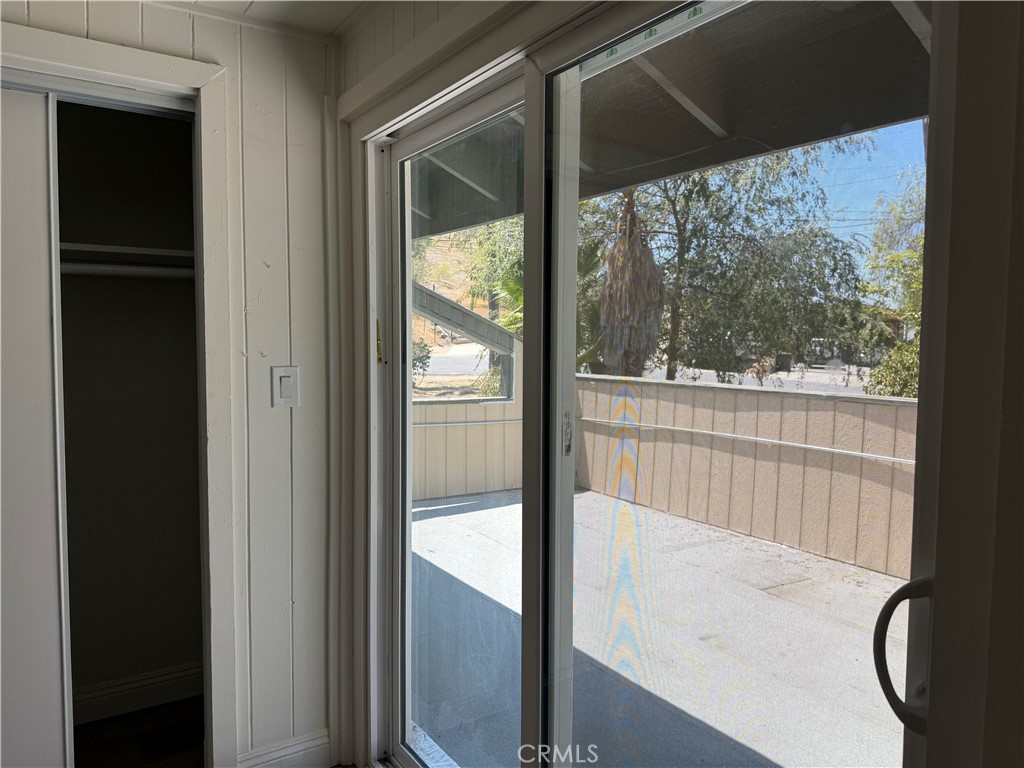 2390 Prenda Avenue Riverside, CA 92504 - Photo 29 of 41 a bathroom with a bathtub