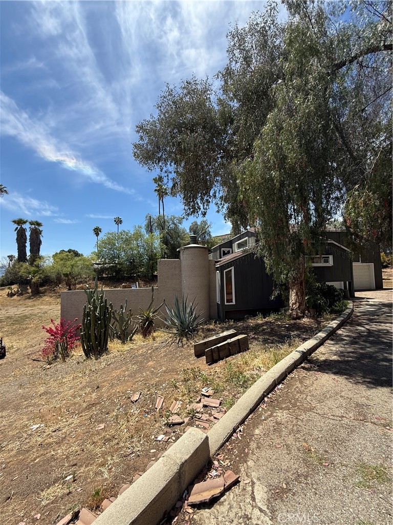 2390 Prenda Avenue Riverside, CA 92504 - Photo 36 of 41 a view of outdoor space with seating area