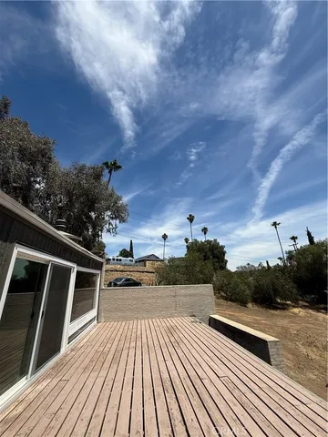 a view of a backyard of the house