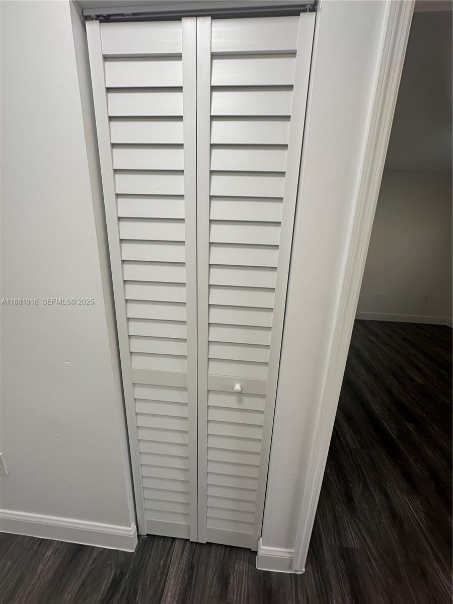 8950 Northwest 189th Terrace Hialeah, FL 33018 - Photo 16 of 42 a view of a hallway