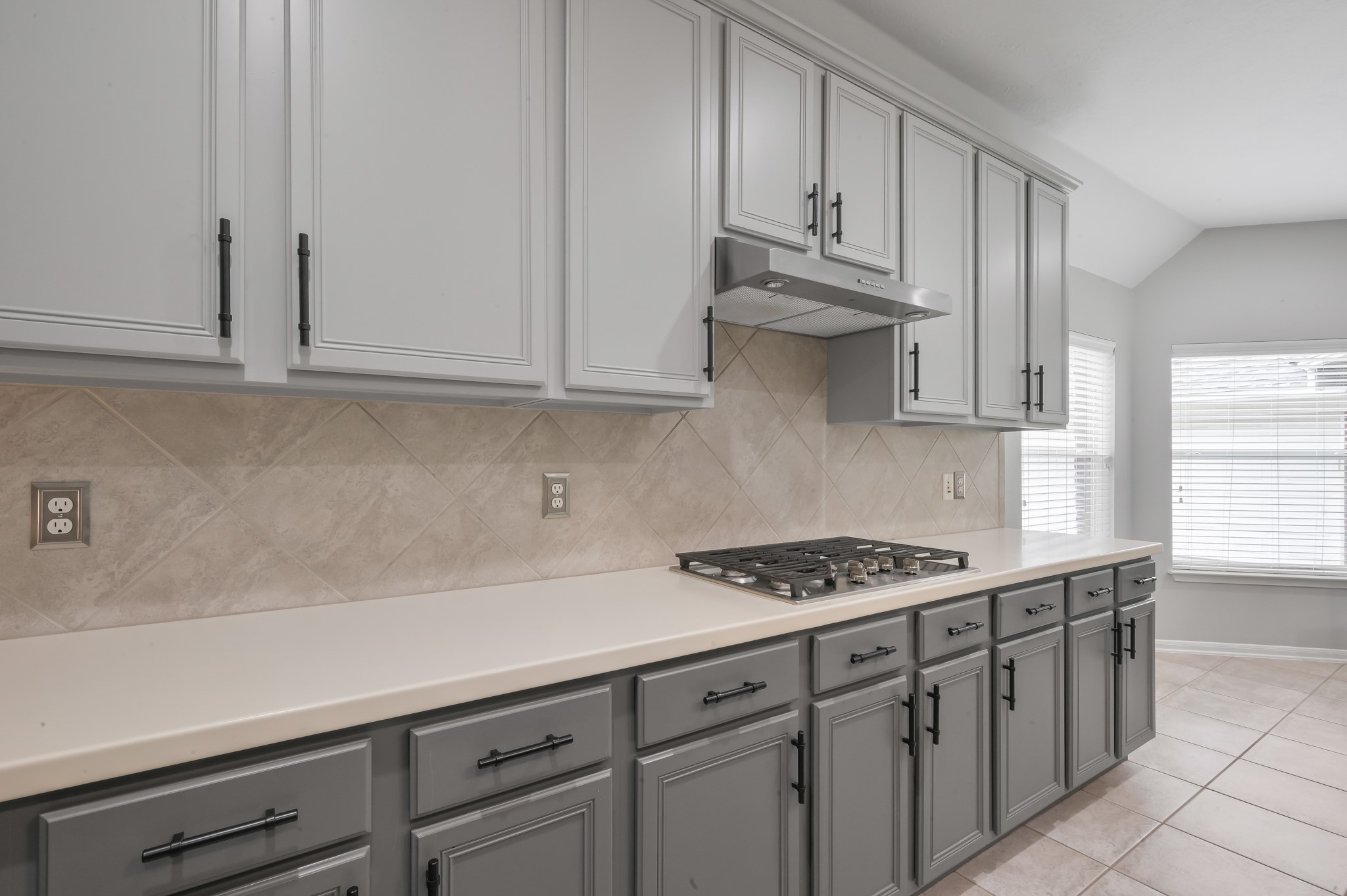 2 Westward Ridge Place The Woodlands, TX 77384 - Photo 16 of 43 5 burner gas stove with counter space on each side for ultimate convenience