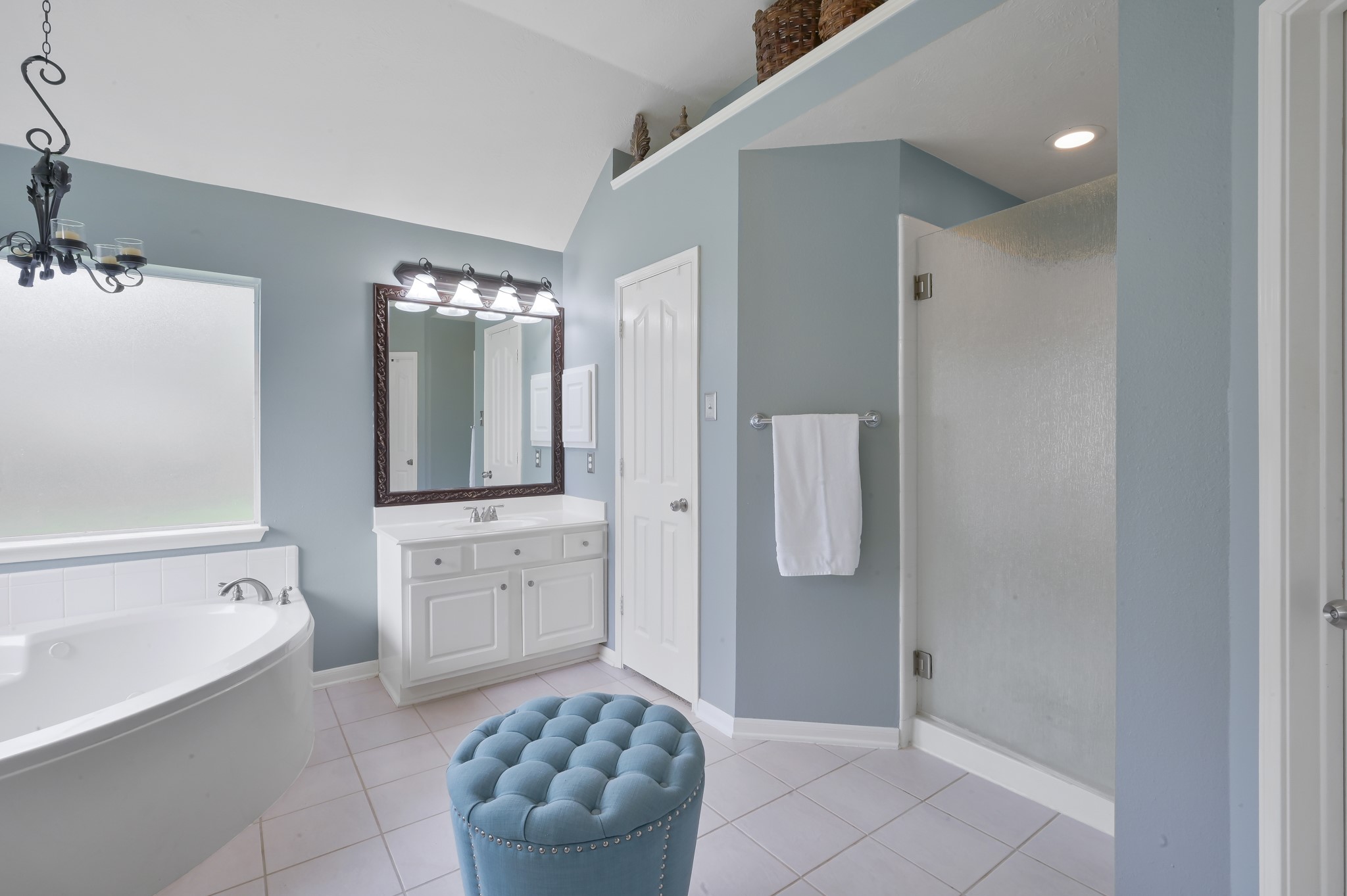 2 Westward Ridge Place The Woodlands, TX 77384 - Photo 26 of 43 Dual primary closets with Elfa custom shelving sytems.