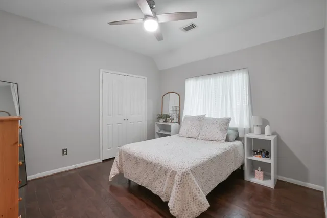 $584,500 | 2 Westward Ridge Place, The Woodlands, TX 77384