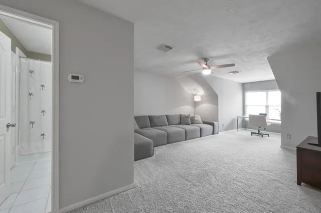 $584,500 | 2 Westward Ridge Place, The Woodlands, TX 77384