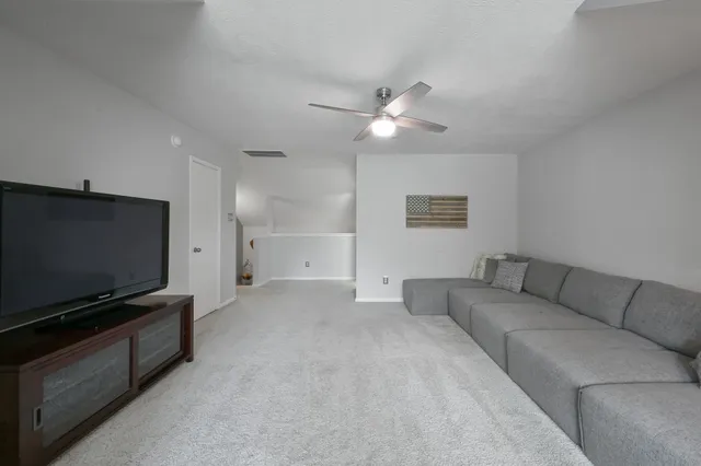 $584,500 | 2 Westward Ridge Place, The Woodlands, TX 77384