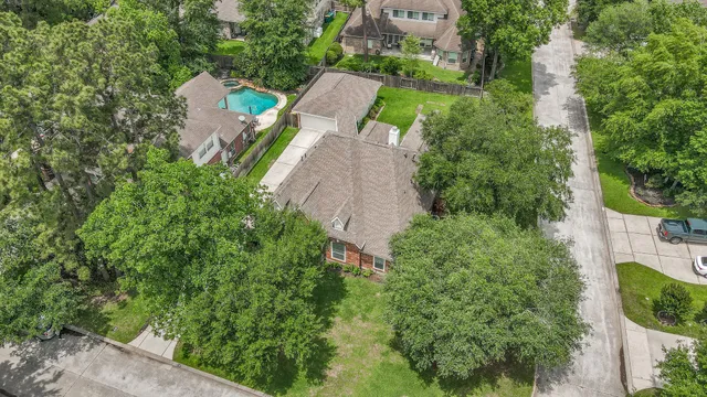 $584,500 | 2 Westward Ridge Place, The Woodlands, TX 77384